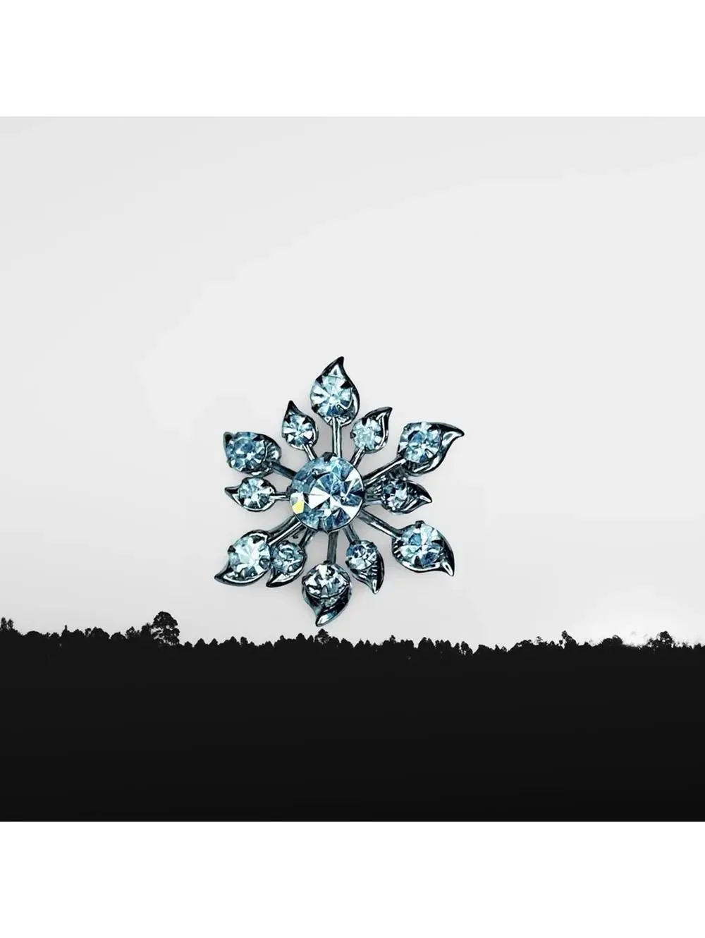192. Silvertone Crystal Flower Brooch